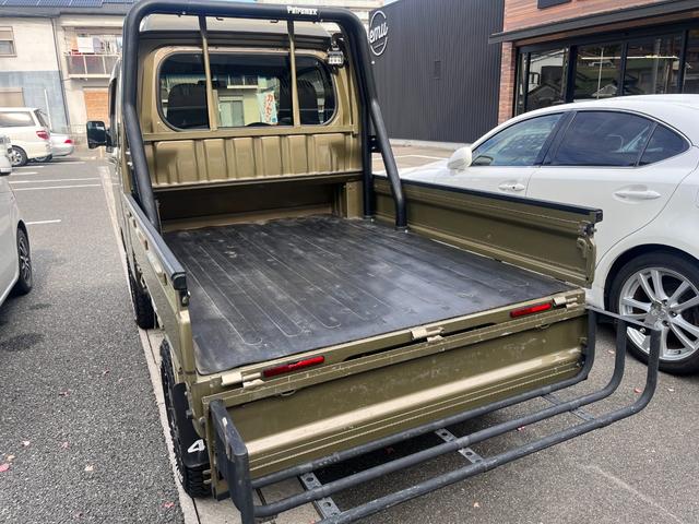ハイゼットトラック ジャンボ　禁煙車　パートタイム４ＷＤ　ＳＡＭＵＲＡＩＰＩＣＫリフトアップ（２インチ）　１４ＡＷ　オープンカントリーＲ／Ｔホワイトレター　アオリゲート　荷台ロールバー　ＬＥＤヘッド＆フォグ　オートライト　キーレス（18枚目）
