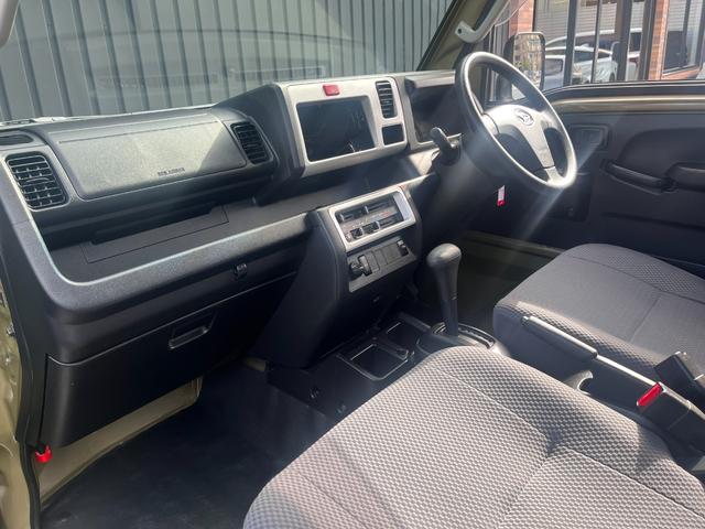 ハイゼットトラック ジャンボ　禁煙車　パートタイム４ＷＤ　ＳＡＭＵＲＡＩＰＩＣＫリフトアップ（２インチ）　１４ＡＷ　オープンカントリーＲ／Ｔホワイトレター　アオリゲート　荷台ロールバー　ＬＥＤヘッド＆フォグ　オートライト　キーレス（23枚目）
