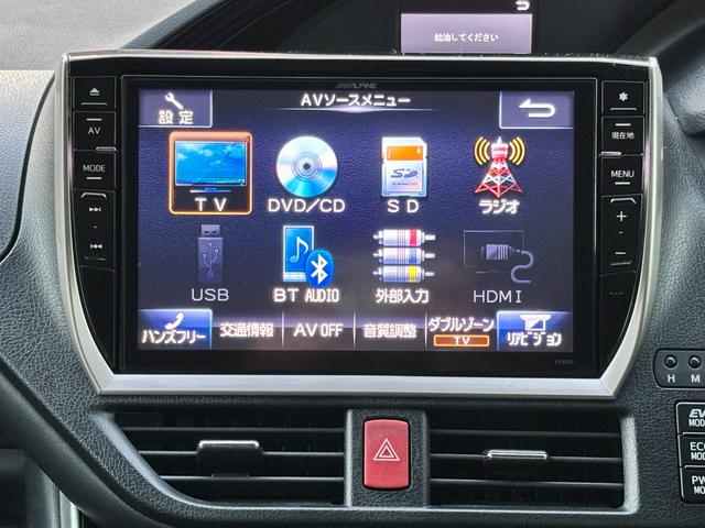 エスクァイア ハイブリッドＧｉ　禁煙車　ＴＲＤフルエアロ　アルパイン１０型ナビ・フリップダウンＭ　両パワ　フル合皮シート　シートヒーター　リヤオートエアコン　３６０度ドラレコ　ワイヤレス充電　フルセグＴＶ　ＢＴ音楽　ＬＥＤ　純正ＡＷ（4枚目）