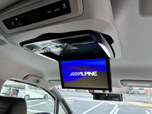 エスクァイア ハイブリッドＧｉ　禁煙車　ＴＲＤフルエアロ　アルパイン１０型ナビ・フリップダウンＭ　両パワ　フル合皮シート　シートヒーター　リヤオートエアコン　３６０度ドラレコ　ワイヤレス充電　フルセグＴＶ　ＢＴ音楽　ＬＥＤ　純正ＡＷ（5枚目）