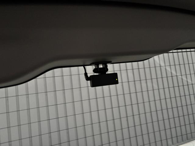 エスクァイア ハイブリッドＧｉ　禁煙車　ＴＲＤフルエアロ　アルパイン１０型ナビ・フリップダウンＭ　両パワ　フル合皮シート　シートヒーター　リヤオートエアコン　３６０度ドラレコ　ワイヤレス充電　フルセグＴＶ　ＢＴ音楽　ＬＥＤ　純正ＡＷ（8枚目）