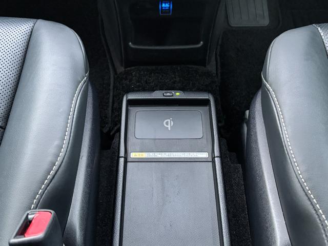 エスクァイア ハイブリッドＧｉ　禁煙車　ＴＲＤフルエアロ　アルパイン１０型ナビ・フリップダウンＭ　両パワ　フル合皮シート　シートヒーター　リヤオートエアコン　３６０度ドラレコ　ワイヤレス充電　フルセグＴＶ　ＢＴ音楽　ＬＥＤ　純正ＡＷ（11枚目）