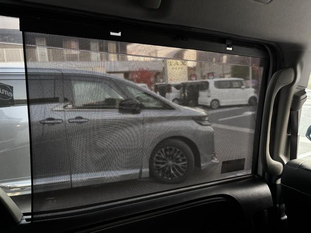 エスクァイア ハイブリッドＧｉ　禁煙車　ＴＲＤフルエアロ　アルパイン１０型ナビ・フリップダウンＭ　両パワ　フル合皮シート　シートヒーター　リヤオートエアコン　３６０度ドラレコ　ワイヤレス充電　フルセグＴＶ　ＢＴ音楽　ＬＥＤ　純正ＡＷ（14枚目）