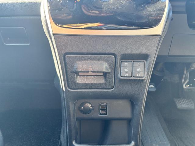 エスクァイア ハイブリッドＧｉ　禁煙車　ＴＲＤフルエアロ　アルパイン１０型ナビ・フリップダウンＭ　両パワ　フル合皮シート　シートヒーター　リヤオートエアコン　３６０度ドラレコ　ワイヤレス充電　フルセグＴＶ　ＢＴ音楽　ＬＥＤ　純正ＡＷ（22枚目）