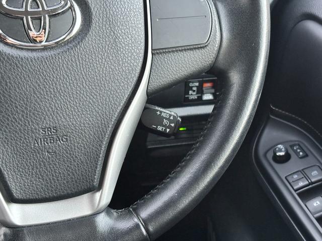 エスクァイア ハイブリッドＧｉ　禁煙車　ＴＲＤフルエアロ　アルパイン１０型ナビ・フリップダウンＭ　両パワ　フル合皮シート　シートヒーター　リヤオートエアコン　３６０度ドラレコ　ワイヤレス充電　フルセグＴＶ　ＢＴ音楽　ＬＥＤ　純正ＡＷ（28枚目）