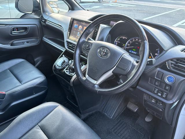 エスクァイア ハイブリッドＧｉ　禁煙車　ＴＲＤフルエアロ　アルパイン１０型ナビ・フリップダウンＭ　両パワ　フル合皮シート　シートヒーター　リヤオートエアコン　３６０度ドラレコ　ワイヤレス充電　フルセグＴＶ　ＢＴ音楽　ＬＥＤ　純正ＡＷ（37枚目）