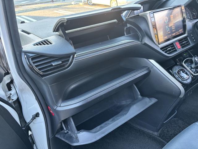 エスクァイア ハイブリッドＧｉ　禁煙車　ＴＲＤフルエアロ　アルパイン１０型ナビ・フリップダウンＭ　両パワ　フル合皮シート　シートヒーター　リヤオートエアコン　３６０度ドラレコ　ワイヤレス充電　フルセグＴＶ　ＢＴ音楽　ＬＥＤ　純正ＡＷ（39枚目）