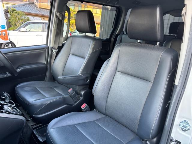 エスクァイア ハイブリッドＧｉ　禁煙車　ＴＲＤフルエアロ　アルパイン１０型ナビ・フリップダウンＭ　両パワ　フル合皮シート　シートヒーター　リヤオートエアコン　３６０度ドラレコ　ワイヤレス充電　フルセグＴＶ　ＢＴ音楽　ＬＥＤ　純正ＡＷ（40枚目）