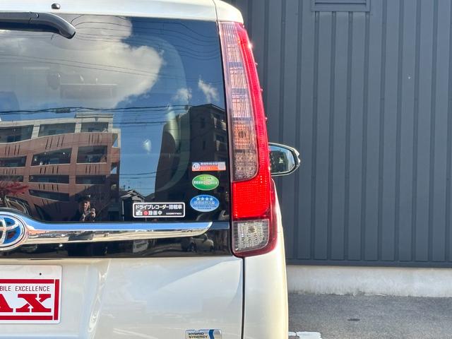 エスクァイア ハイブリッドＧｉ　禁煙車　ＴＲＤフルエアロ　アルパイン１０型ナビ・フリップダウンＭ　両パワ　フル合皮シート　シートヒーター　リヤオートエアコン　３６０度ドラレコ　ワイヤレス充電　フルセグＴＶ　ＢＴ音楽　ＬＥＤ　純正ＡＷ（53枚目）