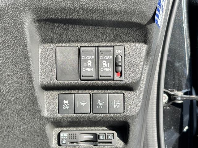 フリード クロスター・ホンダセンシング　１オーナー　禁煙　Ｃパッケージ　ＬＥＤヘッド　両側パワスラ　ルーフレール　純正９型ナビ　フルセグＴＶ　ＢＴ音楽　バックカメラ　レーダークルコン　ハーフレザー　シートヒーター　Ｒガラスフィルム　純正ＡＷ（6枚目）