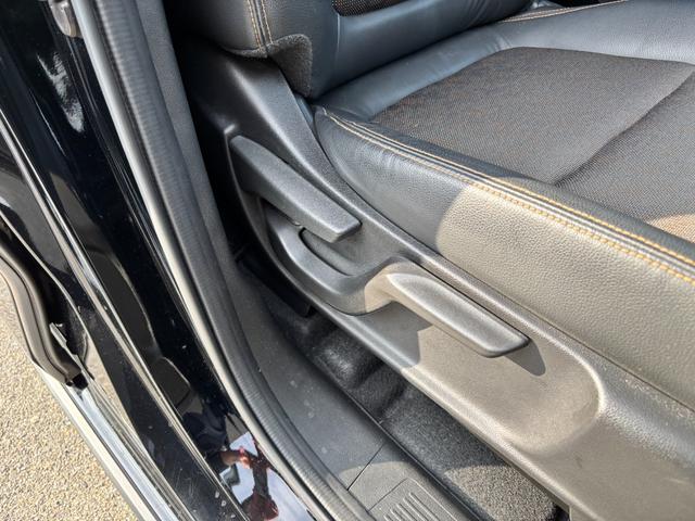 フリード クロスター・ホンダセンシング　１オーナー　禁煙　Ｃパッケージ　ＬＥＤヘッド　両側パワスラ　ルーフレール　純正９型ナビ　フルセグＴＶ　ＢＴ音楽　バックカメラ　レーダークルコン　ハーフレザー　シートヒーター　Ｒガラスフィルム　純正ＡＷ（9枚目）