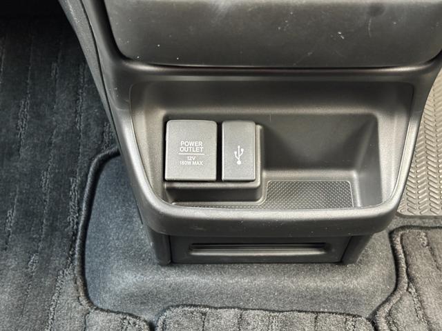 フリード クロスター・ホンダセンシング　１オーナー　禁煙　Ｃパッケージ　ＬＥＤヘッド　両側パワスラ　ルーフレール　純正９型ナビ　フルセグＴＶ　ＢＴ音楽　バックカメラ　レーダークルコン　ハーフレザー　シートヒーター　Ｒガラスフィルム　純正ＡＷ（17枚目）