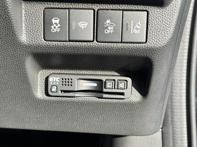 フリード クロスター・ホンダセンシング　１オーナー　禁煙　Ｃパッケージ　ＬＥＤヘッド　両側パワスラ　ルーフレール　純正９型ナビ　フルセグＴＶ　ＢＴ音楽　バックカメラ　レーダークルコン　ハーフレザー　シートヒーター　Ｒガラスフィルム　純正ＡＷ（26枚目）