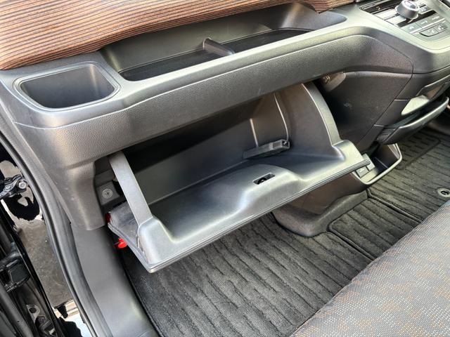 フリード クロスター・ホンダセンシング　１オーナー　禁煙　Ｃパッケージ　ＬＥＤヘッド　両側パワスラ　ルーフレール　純正９型ナビ　フルセグＴＶ　ＢＴ音楽　バックカメラ　レーダークルコン　ハーフレザー　シートヒーター　Ｒガラスフィルム　純正ＡＷ（35枚目）