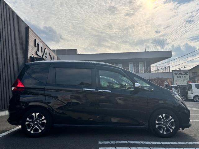 フリード クロスター・ホンダセンシング　１オーナー　禁煙　Ｃパッケージ　ＬＥＤヘッド　両側パワスラ　ルーフレール　純正９型ナビ　フルセグＴＶ　ＢＴ音楽　バックカメラ　レーダークルコン　ハーフレザー　シートヒーター　Ｒガラスフィルム　純正ＡＷ（56枚目）