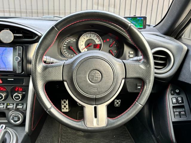86 GT 禁煙車 6MT TRDドアスタビ 前後ソナー 純正SDナビ フルセグTV BT音楽 HIDヘッド Frフォグ オートライト トランクスポイラー Sキー 革巻H アルミペダル 電格ミラー 純正17AW(8枚目)
