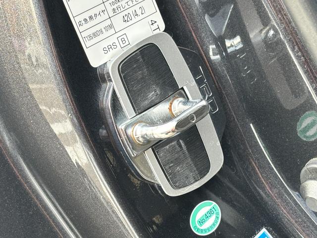 86 GT 禁煙車 6MT TRDドアスタビ 前後ソナー 純正SDナビ フルセグTV BT音楽 HIDヘッド Frフォグ オートライト トランクスポイラー Sキー 革巻H アルミペダル 電格ミラー 純正17AW(10枚目)