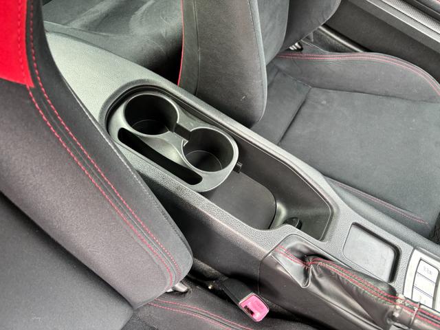 86 GT 禁煙車 6MT TRDドアスタビ 前後ソナー 純正SDナビ フルセグTV BT音楽 HIDヘッド Frフォグ オートライト トランクスポイラー Sキー 革巻H アルミペダル 電格ミラー 純正17AW(12枚目)