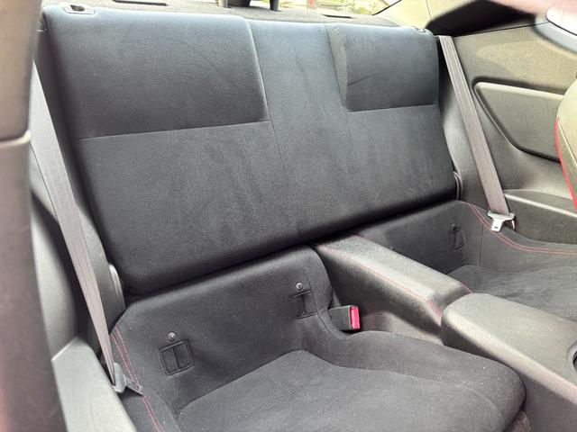 86 GT 禁煙車 6MT TRDドアスタビ 前後ソナー 純正SDナビ フルセグTV BT音楽 HIDヘッド Frフォグ オートライト トランクスポイラー Sキー 革巻H アルミペダル 電格ミラー 純正17AW(13枚目)