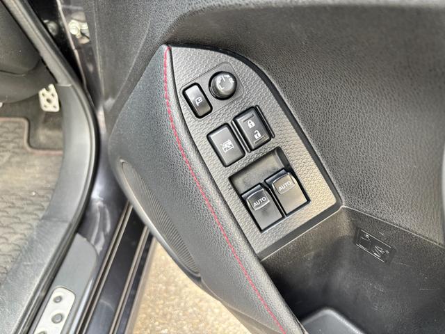 86 GT 禁煙車 6MT TRDドアスタビ 前後ソナー 純正SDナビ フルセグTV BT音楽 HIDヘッド Frフォグ オートライト トランクスポイラー Sキー 革巻H アルミペダル 電格ミラー 純正17AW(23枚目)