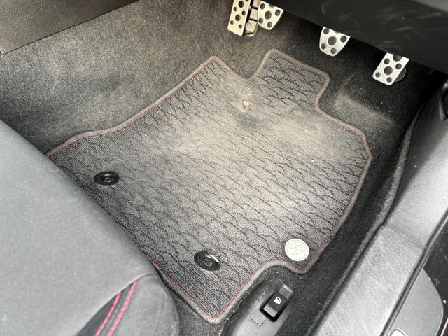 86 GT 禁煙車 6MT TRDドアスタビ 前後ソナー 純正SDナビ フルセグTV BT音楽 HIDヘッド Frフォグ オートライト トランクスポイラー Sキー 革巻H アルミペダル 電格ミラー 純正17AW(27枚目)