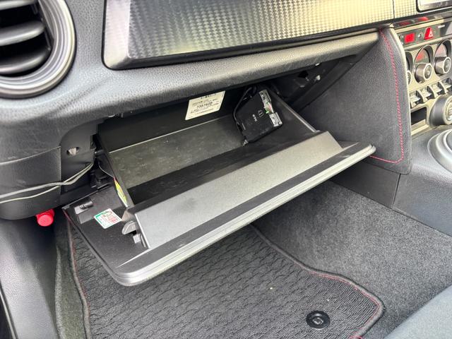 86 GT 禁煙車 6MT TRDドアスタビ 前後ソナー 純正SDナビ フルセグTV BT音楽 HIDヘッド Frフォグ オートライト トランクスポイラー Sキー 革巻H アルミペダル 電格ミラー 純正17AW(29枚目)