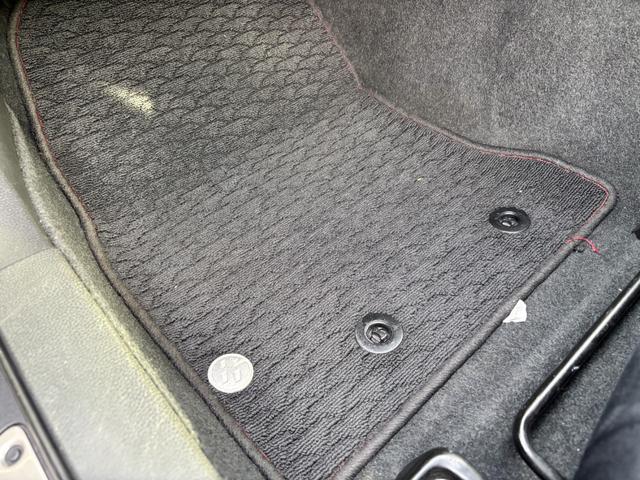 86 GT 禁煙車 6MT TRDドアスタビ 前後ソナー 純正SDナビ フルセグTV BT音楽 HIDヘッド Frフォグ オートライト トランクスポイラー Sキー 革巻H アルミペダル 電格ミラー 純正17AW(30枚目)