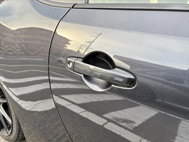 86 GT 禁煙車 6MT TRDドアスタビ 前後ソナー 純正SDナビ フルセグTV BT音楽 HIDヘッド Frフォグ オートライト トランクスポイラー Sキー 革巻H アルミペダル 電格ミラー 純正17AW(38枚目)