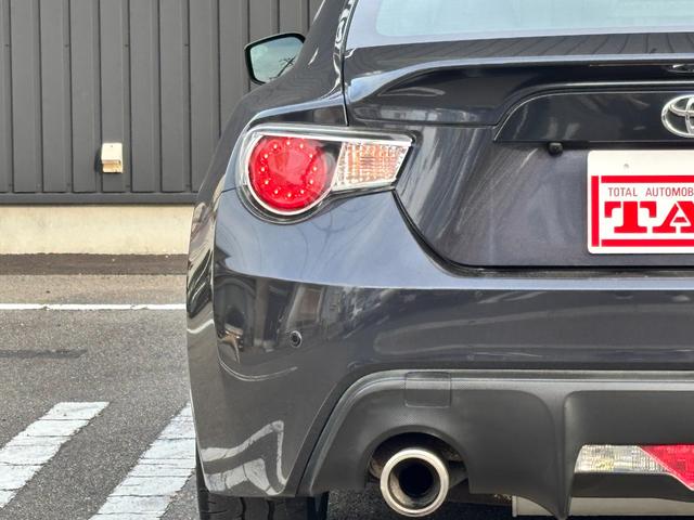 86 GT 禁煙車 6MT TRDドアスタビ 前後ソナー 純正SDナビ フルセグTV BT音楽 HIDヘッド Frフォグ オートライト トランクスポイラー Sキー 革巻H アルミペダル 電格ミラー 純正17AW(41枚目)