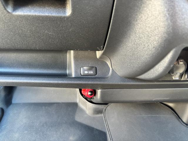 ハイエースバン スーパーGL ダークプライムII 1オーナー 禁煙 両パワ(サイドガラス小窓付換装) LSD 玄武リーフ・ブロック KYBショック UIビークルフェンダー・リヤスタビ・室内レール ESSEXエアロ 強化ドライブシャフト ヒッチメンバー(28枚目)