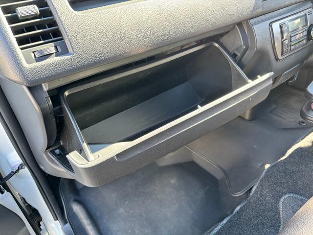 ハイエースバン スーパーGL ダークプライムII 1オーナー 禁煙 両パワ(サイドガラス小窓付換装) LSD 玄武リーフ・ブロック KYBショック UIビークルフェンダー・リヤスタビ・室内レール ESSEXエアロ 強化ドライブシャフト ヒッチメンバー(37枚目)