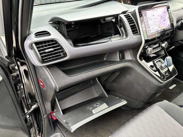 セレナ ｅ－パワー　ハイウェイスターＶ　禁煙車　アラウンドビューＭ　純正９型ナビ　フリップダウンＭ　リヤオートエアコン　両側ハンズフリーパワスラ　フルセグＴＶ　ＢＴ音楽　ドラレコ　ＥＴＣ　ＬＥＤヘッド＆フォグ　ＢＳＭ　クルコン　純正１５ＡＷ（45枚目）