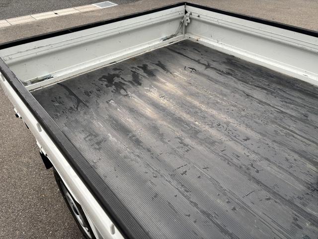 ハイゼットトラック エクストラ　１オーナー　禁煙　パート４ＷＤ　スマートキー　プッシュスタート　スマアシ　コーナーセンサー　オートライト　ＬＥＤフォグランプ　純正ラバーマット　ドアバイザー　荷台ゴムマット　作業灯　電格ミラー　三方開（17枚目）