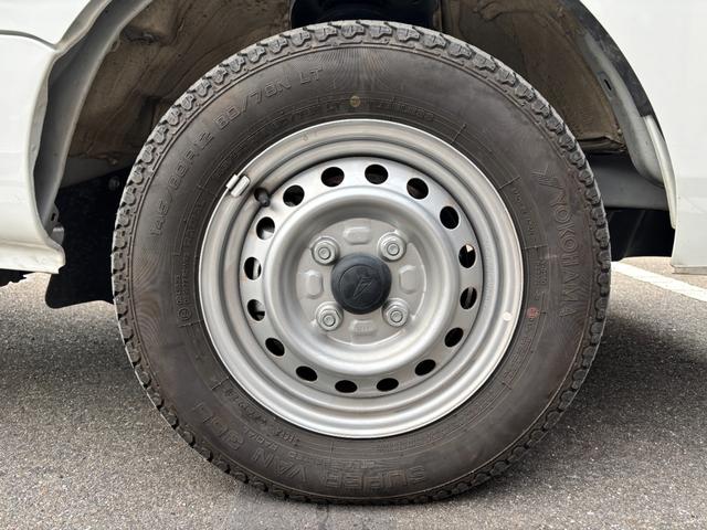 ハイゼットトラック エクストラ　１オーナー　禁煙　パート４ＷＤ　スマートキー　プッシュスタート　スマアシ　コーナーセンサー　オートライト　ＬＥＤフォグランプ　純正ラバーマット　ドアバイザー　荷台ゴムマット　作業灯　電格ミラー　三方開（43枚目）