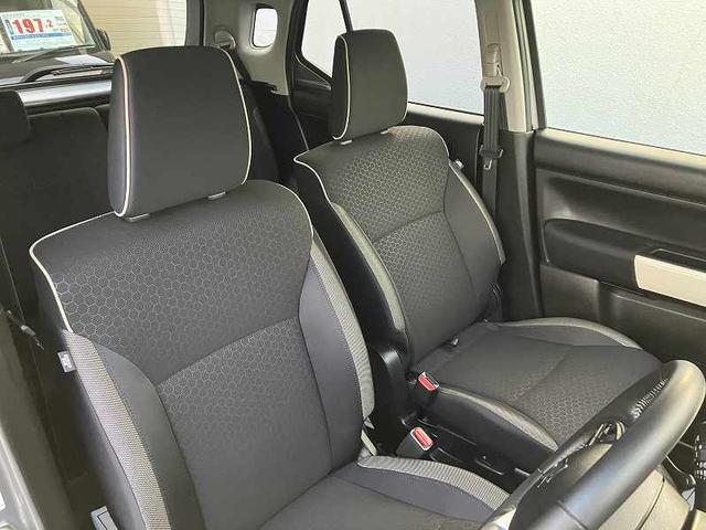 足もとが広々としておりますので、乗降りラクラク＆ゆったりお座り頂けます！！