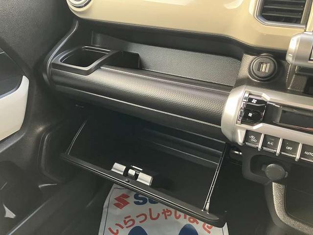 グローブボックス以外にも収納タップリあります☆