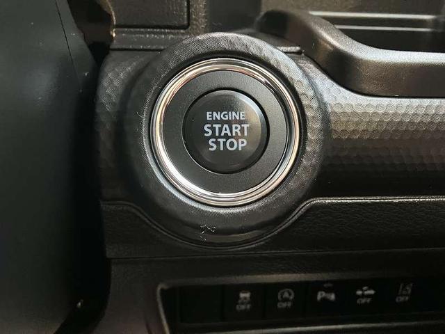 【キーレスプッシュスタート】ブレーキを踏みながらボタンを押すとエンジンがかかります♪鍵の出し入れをしなくてもいいので楽ですね！！