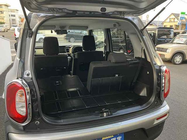 後席の背もたれは左右別々に倒せます！！