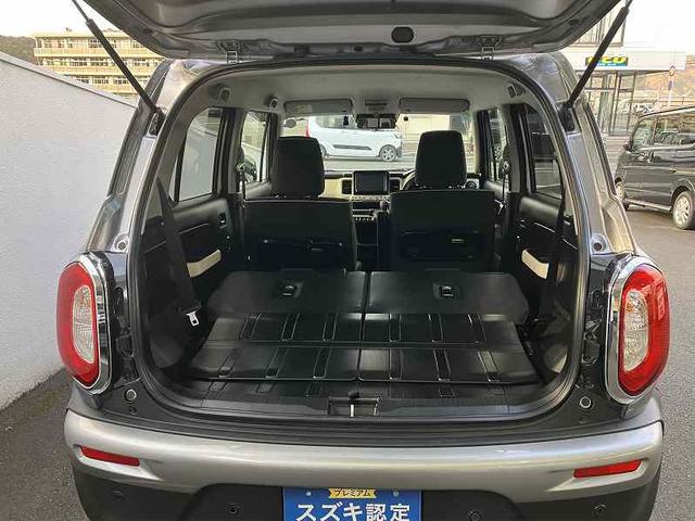 後席を倒すと大きな荷物も積めます！！