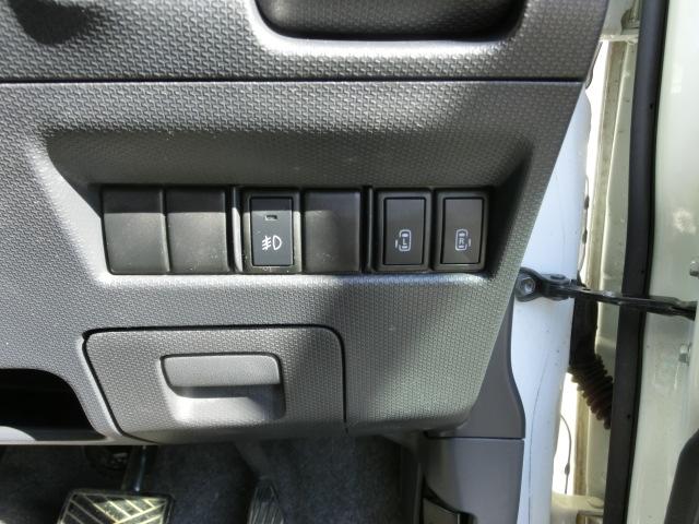 人気の両側パワースライド付き