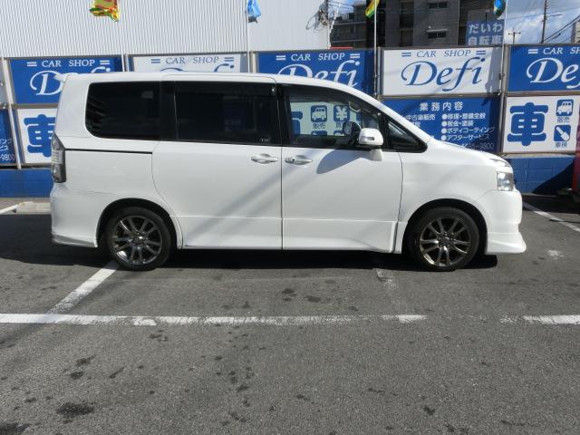 ヴォクシー ＺＳ　両側パワースライド　サンルーフ　Ｐスタート　ディスプレイオーディオ（4枚目）
