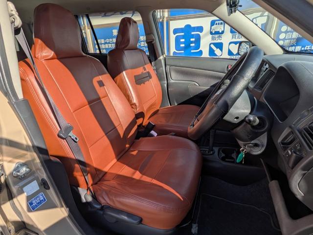 運転席は足元も広く快適です！