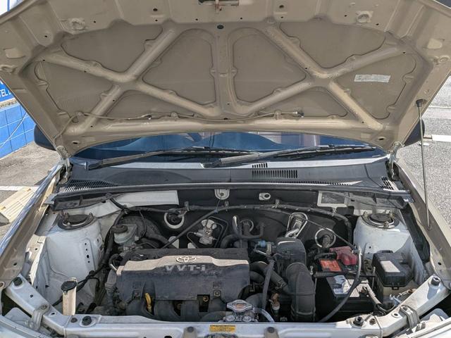 エンジンルームもクリーニング済みです！現車確認の際、気になる点があればお気軽に当社の整備スタッフまでお声かけください♪
