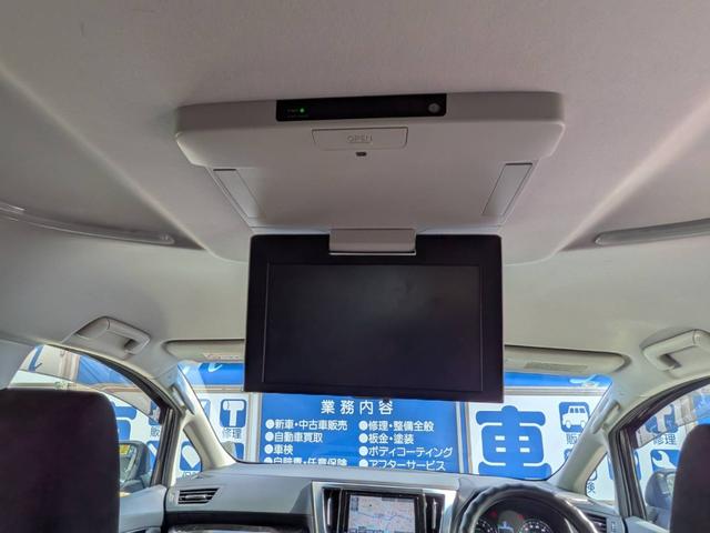 フリップダウンモニター付きです♪