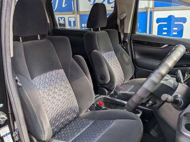 運転席は足元も広く快適です！