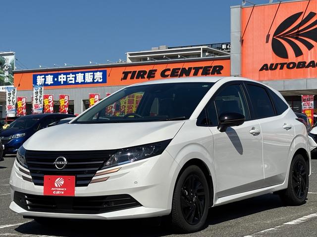 ノート Ｘ９０周年記念車　登録済未使用車　衝突被害軽減ブレーキ　スマートキー２本　プッシュスタート　デジタルインナーミラー　全方位カメラ　プロパイロット　ＬＥＤヘッドライト　ＬＥＤフォグランプ　ブラインドスポットモニター（2枚目）