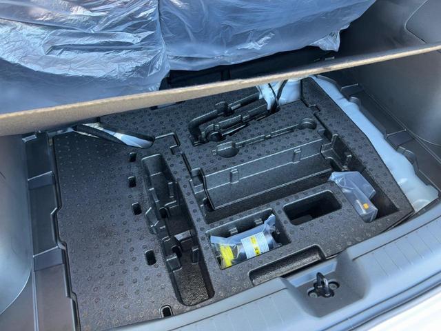 ノート Ｘ９０周年記念車　登録済未使用車　衝突被害軽減ブレーキ　スマートキー２本　プッシュスタート　デジタルインナーミラー　全方位カメラ　プロパイロット　ＬＥＤヘッドライト　ＬＥＤフォグランプ　ブラインドスポットモニター（61枚目）