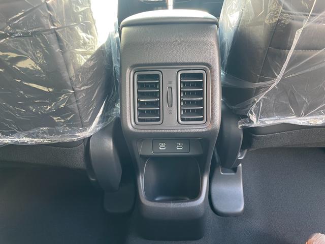 ヴェゼル ｅ：ＨＥＶ　ＲＳ　登録済未使用車　ホンダセンシング　ホンダコネクトディスプレーナビ　マルチビューカメラ　プレミアムオーディオ　ＥＴＣ２．０　ワイヤアレス充電器　本革巻ステアリングホイール　シートヒーター　パドルシフト（68枚目）