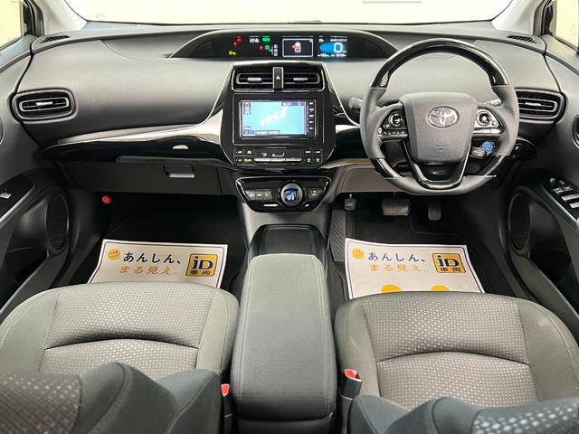 プリウス Ｓ　ガングリップコンビハンドル／１９インチＡＷ／バックカメラ／ビルトインＥＴＣ／クルーズコントロール／車線逸脱警報／トヨタセーフティセンス／Ｂｌｕｅｔｏｏｔｈ接続／エアロ／スモーク／ローダウン／イカリング（5枚目）