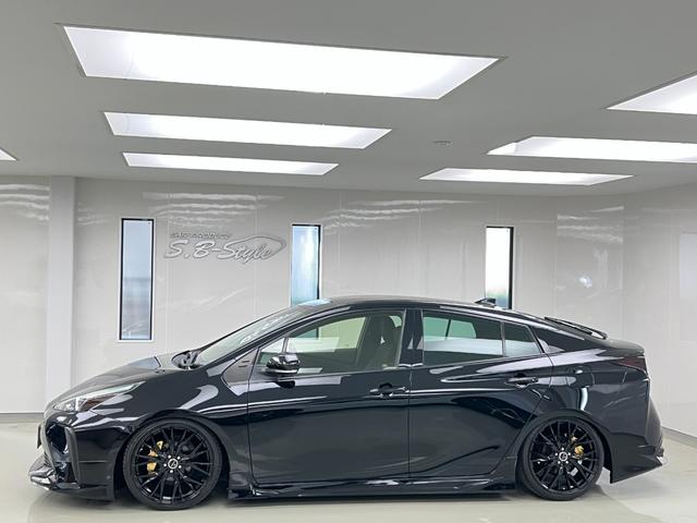 プリウス Ｓ　ガングリップコンビハンドル／１９インチＡＷ／バックカメラ／ビルトインＥＴＣ／クルーズコントロール／車線逸脱警報／トヨタセーフティセンス／Ｂｌｕｅｔｏｏｔｈ接続／エアロ／スモーク／ローダウン／イカリング（75枚目）